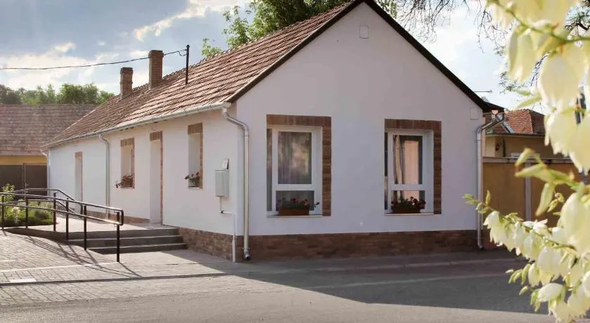 Írisz Apartmanház - Image 1