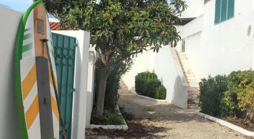 Maison entièrement équipée avec jardin, terrasse et barbecue | Vue jardin | À côté de la plage - Image 1