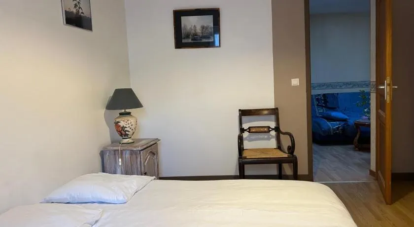 2 Chambres dans maison typique - Image 1