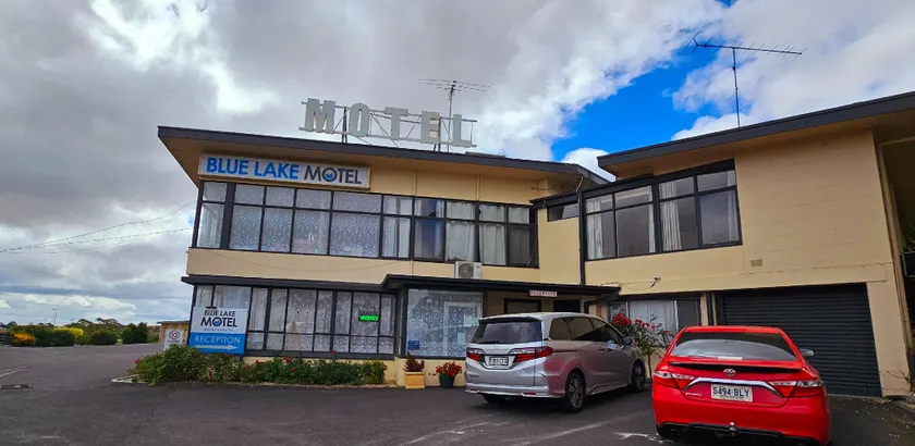 Blue Lake Motel - Image 1