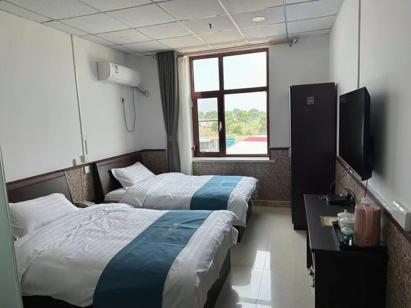 Jin Kaiyuan Holiday Hotel - Image 1