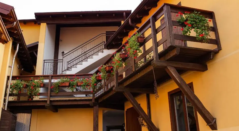 LA CORTE SUL LAGO - Image 1