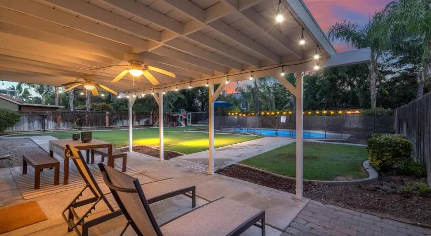 Revitalizing 3 Bedroom Home With Pool, Pet-Friendly, Wi-fi - Image 1