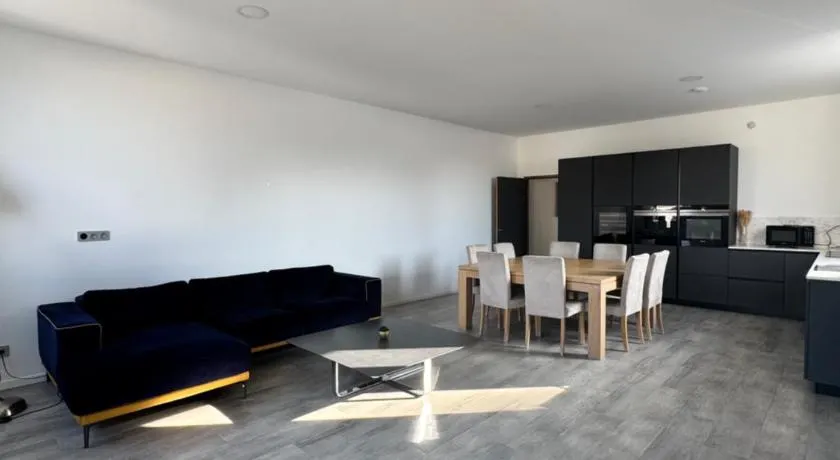 Loft épuré avec parking privé. - Image 1