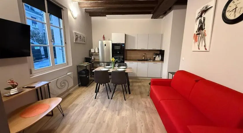 Appart rénové au pied du Château- Poutres & Charme - Image 1