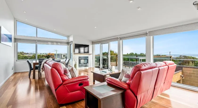 Tides Port Fairy - Image 1