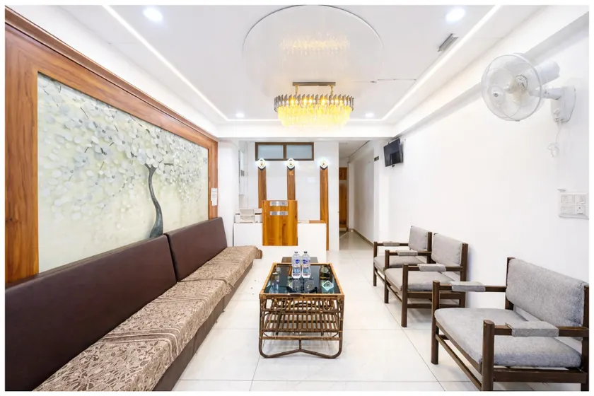 Goroomgo Mid Town Inn Nainital Near Mall Road and Lake - Image 1
