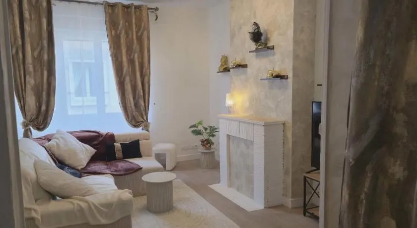 City Center Apartment Near The Train Station - Image 1