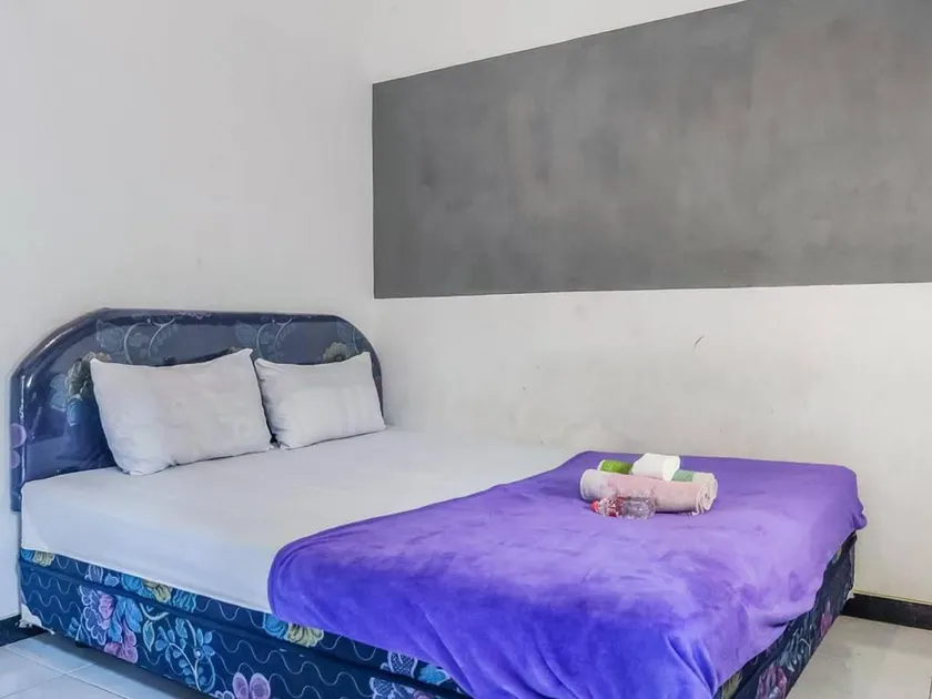 Kartini Guest House near Alun Alun Probolinggo - Image 1