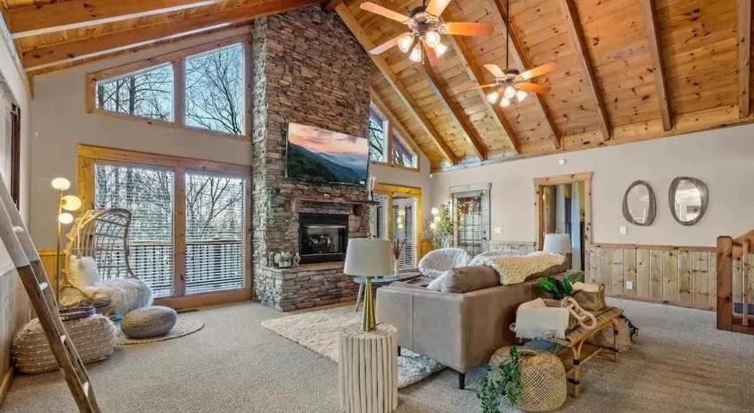 High-end Luxury Cabin Sauna Hot Tub Gameroom - Image 1