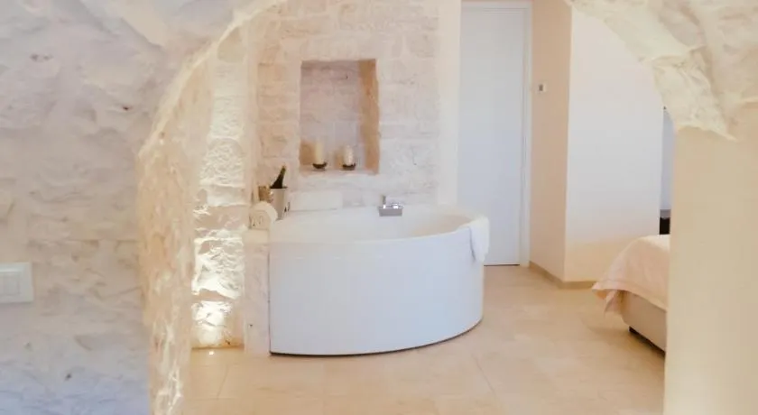 Iconica Luxury Suites - Image 1
