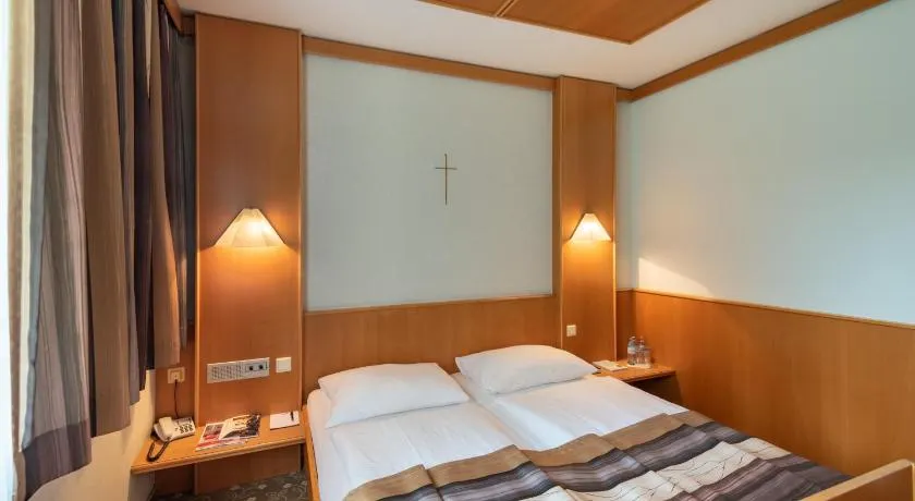 Hotel Gasthof Seeland - Image 1