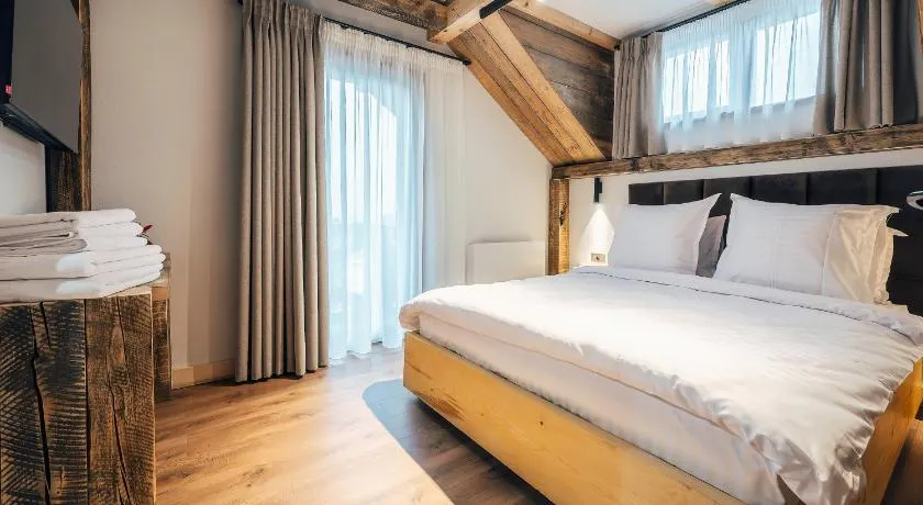Fox Chalet - Image 1