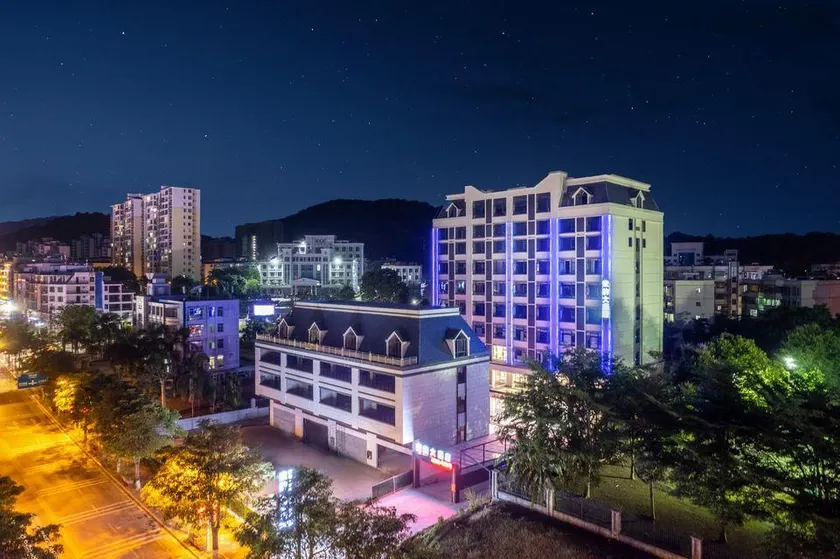HongXing Hotel - Image 1