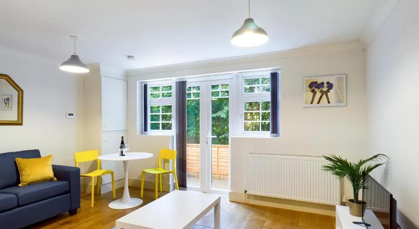 Redhill town centre apartment by Livingo - Image 1