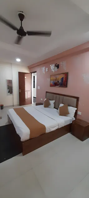 Hotel Moon - Image 1