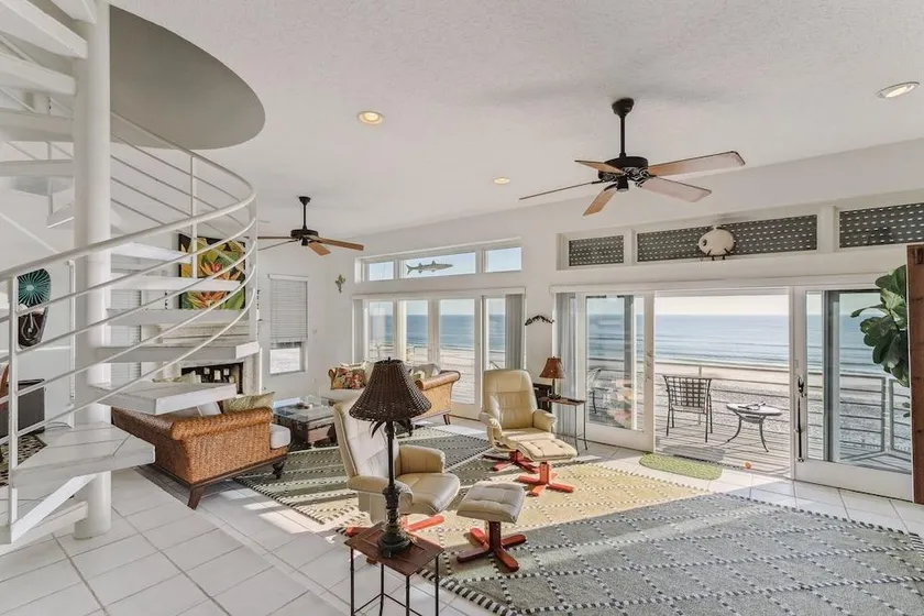 Breathtaking Beach Front House 3 Bedroom Home by RedAwning - Image 1