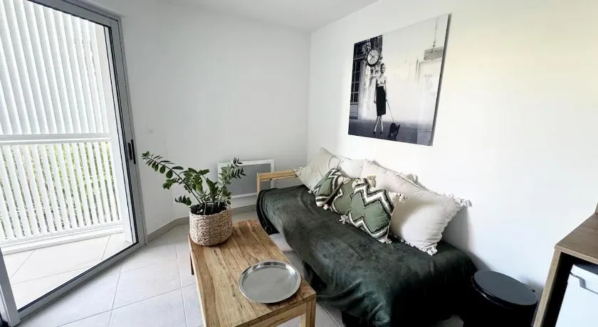 Appartement neuf, tv, wifi, clim, parking gratuit - Image 1