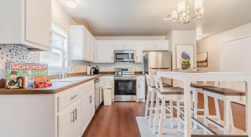 3Bedroom 2Bathroom close to historic downtown fast wifi - Image 1