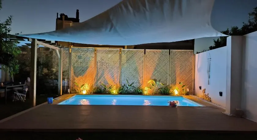 Iris pool House - Image 1
