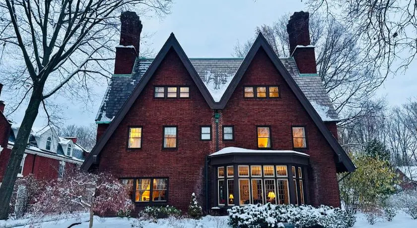 Luxurious Mansion for Large Groups - Image 1