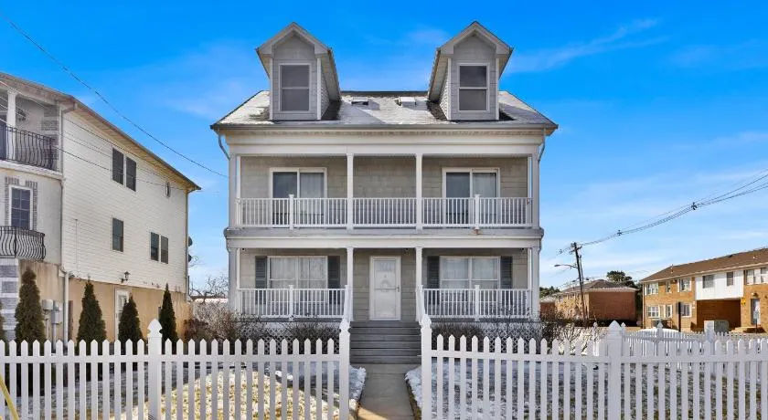 Oceanfront Villa - Panoramic NYC Views - Luxury Home - Image 1