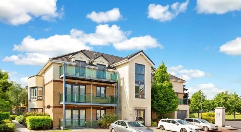 Malahide Dublin Airport Superior Large Serviced Apartment - Sleeps 6 - Image 1
