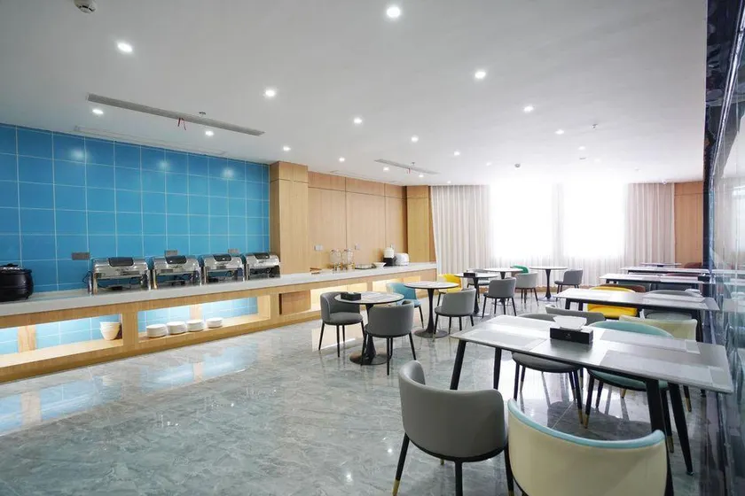 Superior Hotel - Image 1