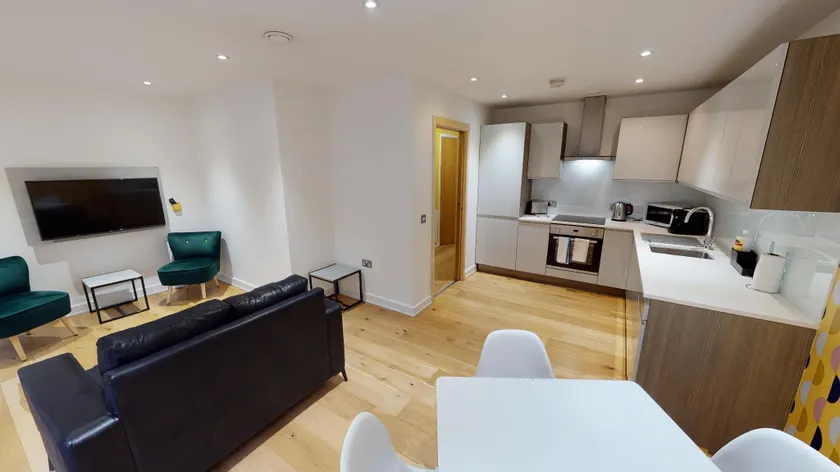 Quay Apartments Manchester - Image 1