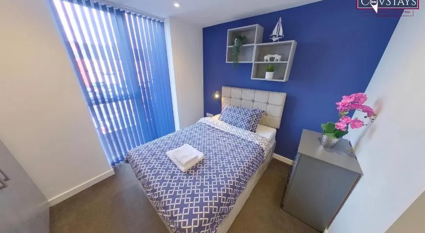 Signature House - Contemporary Studios in Coventry City Centre, free parking, by COVSTAYS - Image 1