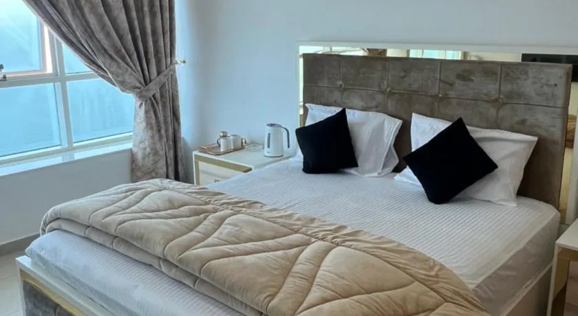 F30,R3,Sunrise on the beach,1room inside 3bedroom apartment,(separate washroom outside) - Image 1