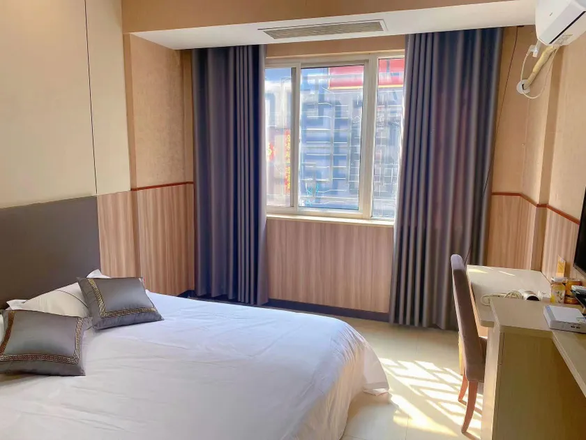 Crown Express Hotel - Image 1