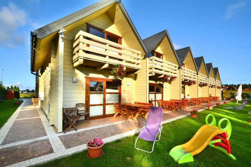 Comfortable wooden holiday homes near the beach - Image 1