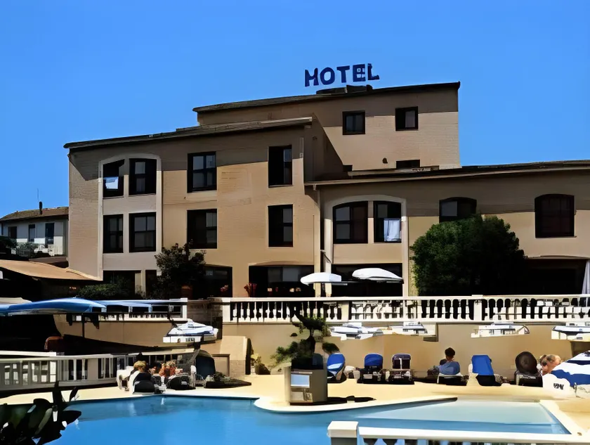 Logis Hotel Perla Riviera & Restaurant - Image 1
