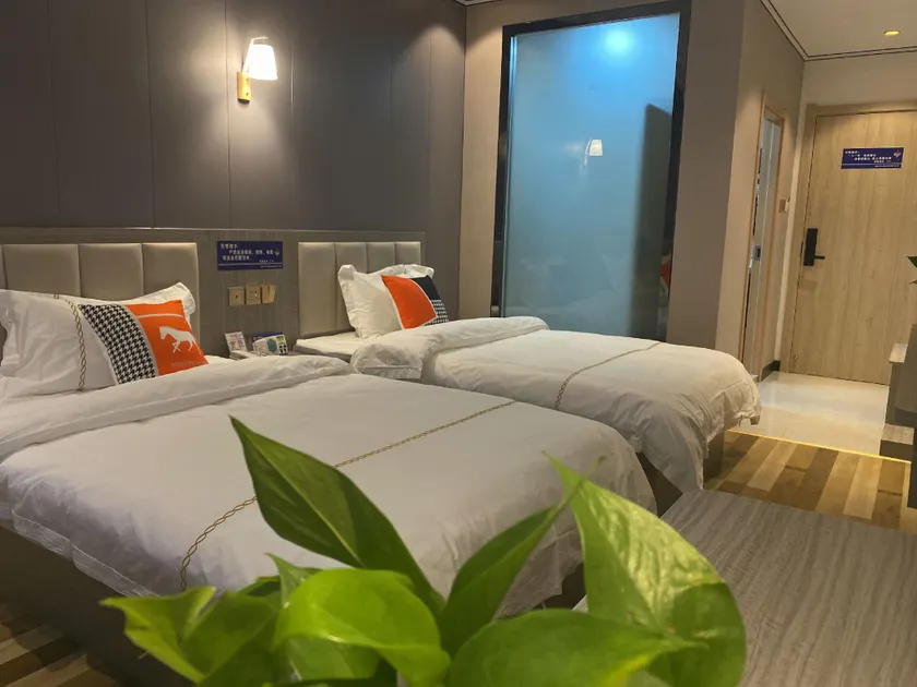 Home Inn - Fairyland Homestay handanquzhou Bus Station - Image 1
