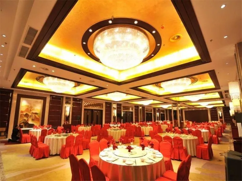Soluxe Hotel - Image 1