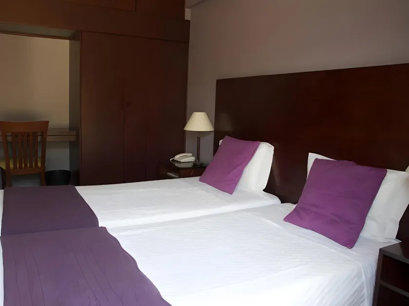 Hotel Navarras - Image 1