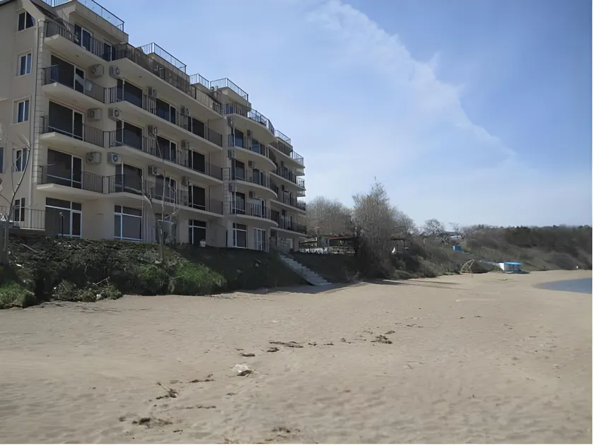 Akra Apartments - Image 1