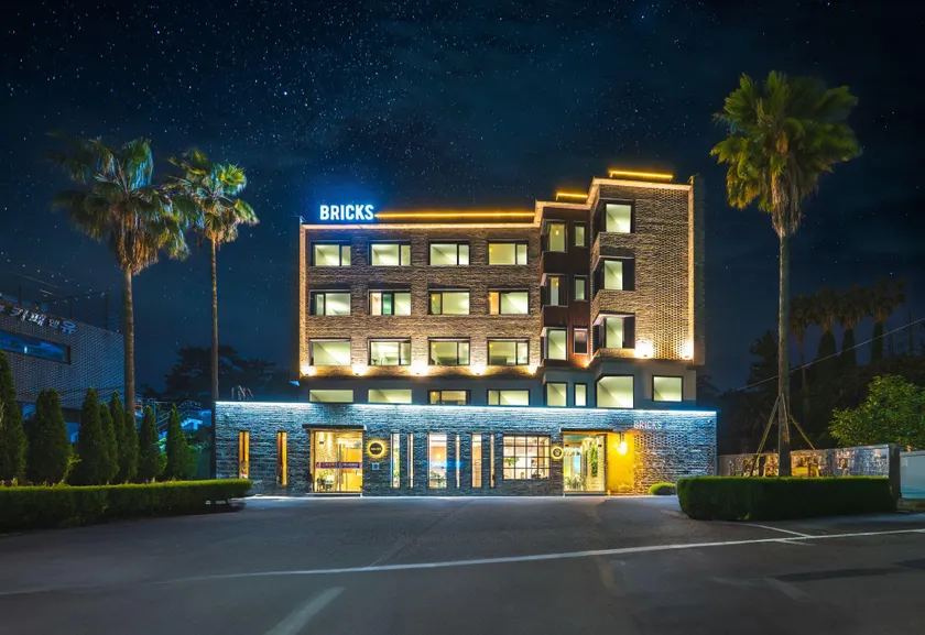 Jeju Bricks Hotel - Image 1