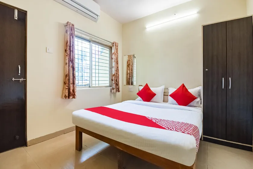 OYO 45953 Hotel Sunshine Residency - Image 1