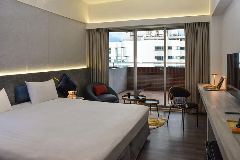 Metro Hotel - Image 1