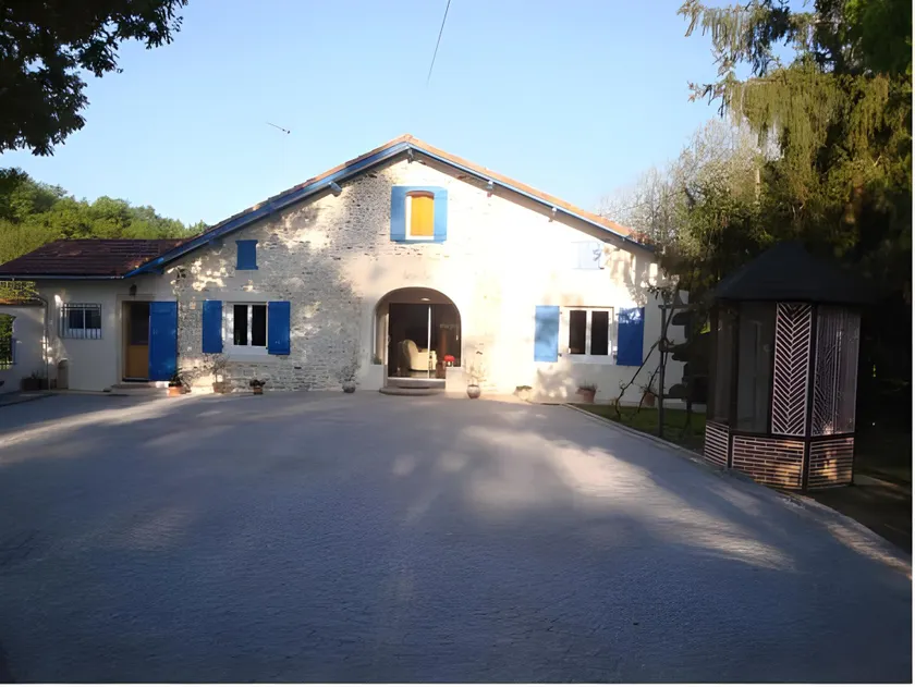 Chambre d'Hôtes au Sargaillon - Image 1