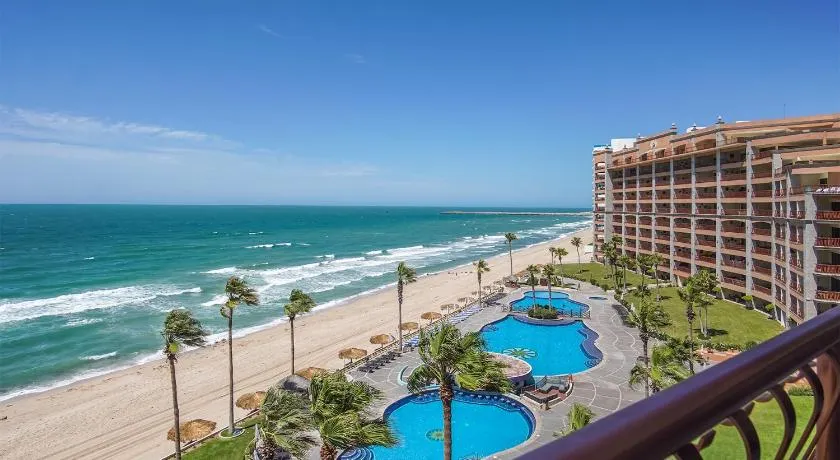 Chasing Sunsets Penthouse Perfect Elegant Ocean Front Condo - Image 1