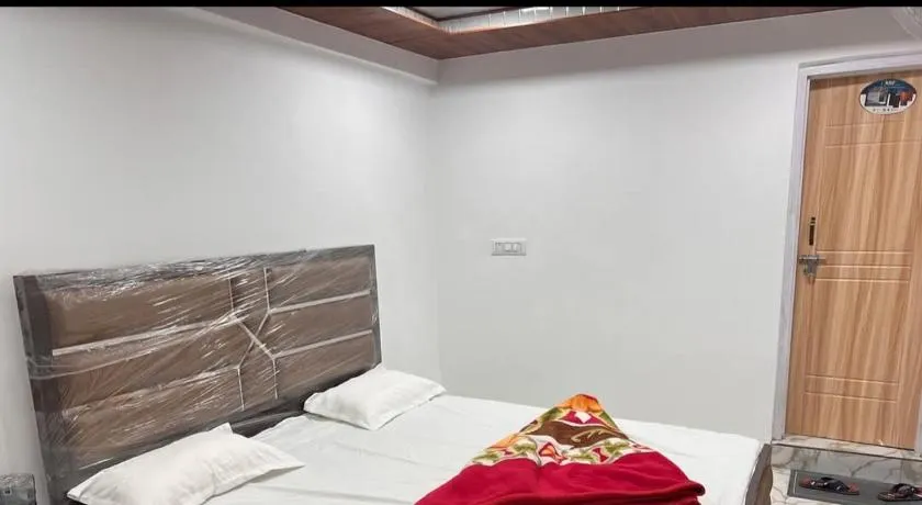 Paradise Banihal Hotel - Image 1