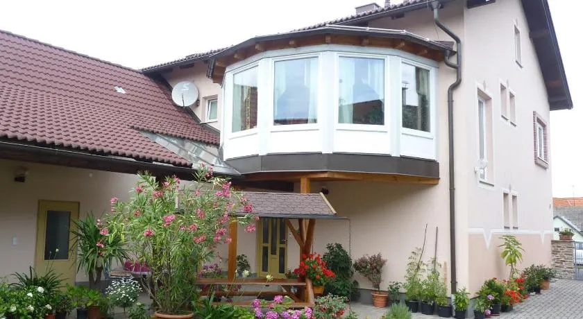 Gertis Blumenhof Privatzimmer, Ferienwohnung - Image 1
