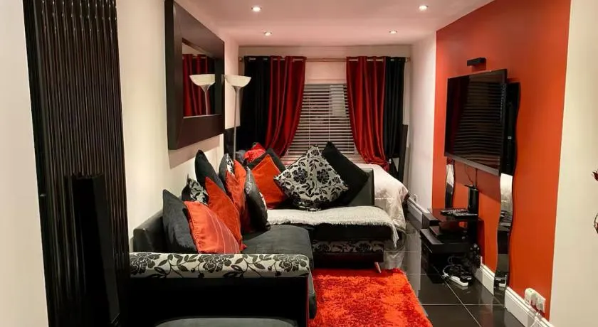 Amazing studio room in a beautiful house - Image 1