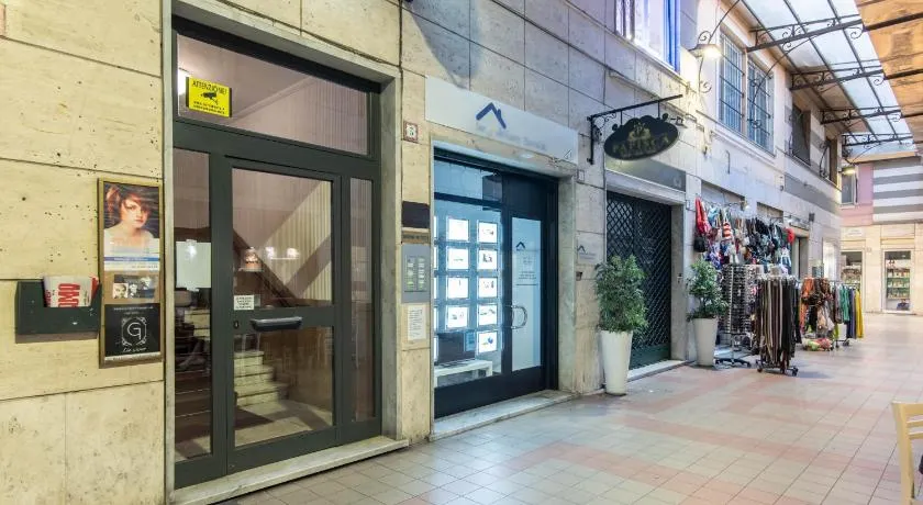 IM INTERNATIONAL 1 - Galleria Raggio 3/9 - Image 1