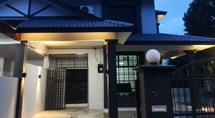 NEW 55 Homestay Corner Lot Spacious House in Bukit Bakri Muar - Image 1