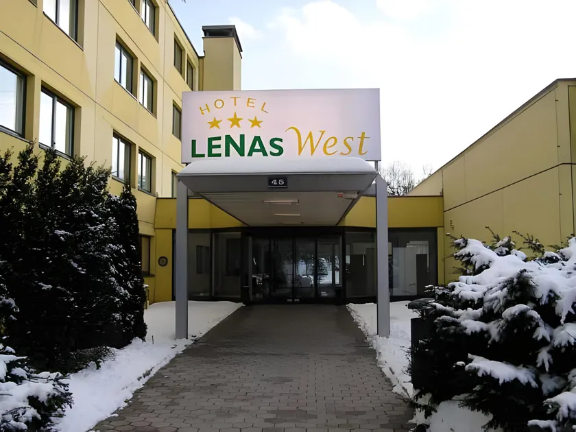 Lenas West Hotel - Image 1