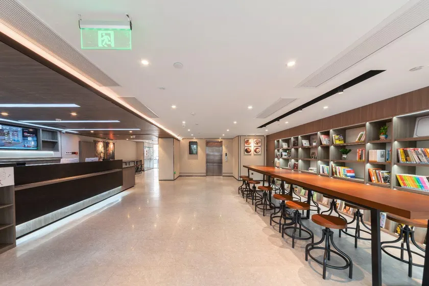 Hanting Hotel Xiamen Airport - Image 1